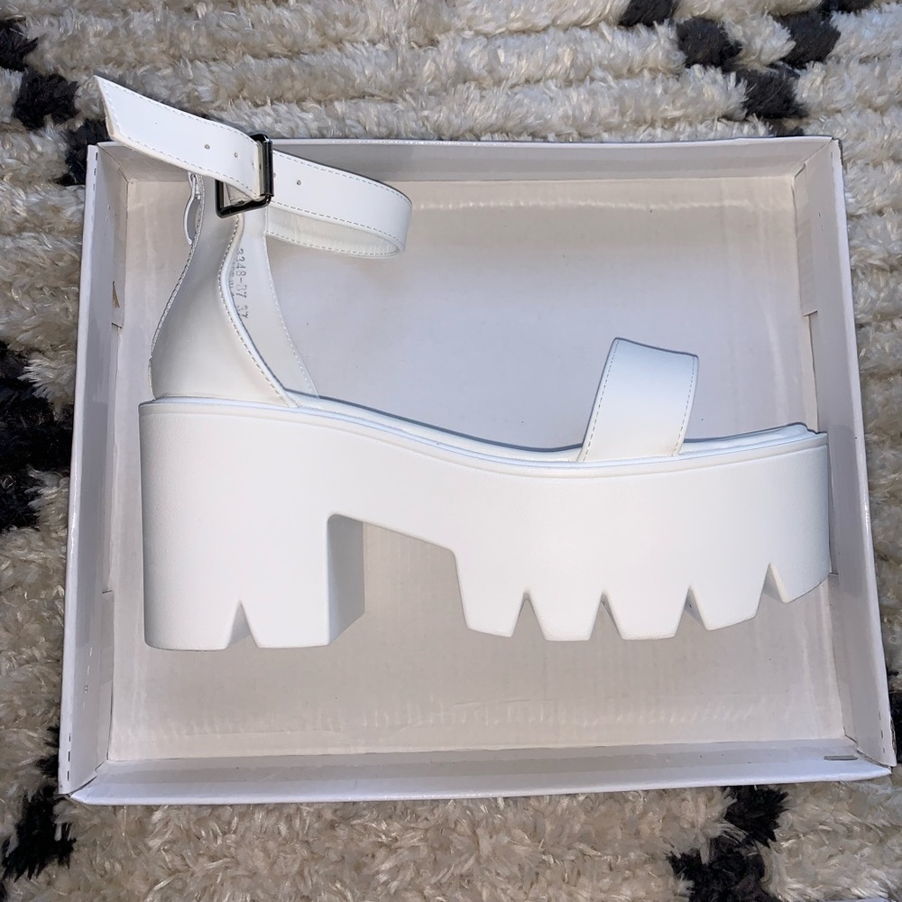 White platform sandals - SheIn 6.5